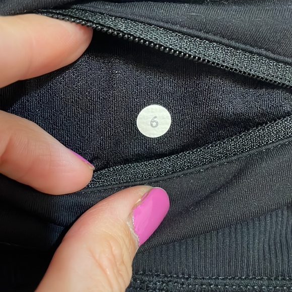 Lululemon crop size 6 - Picture 3 of 5